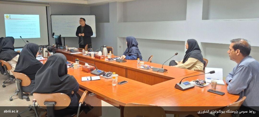 اولین جلسه مشترک واحد " HSE " با مسئولین آزمایشگاه ها-img