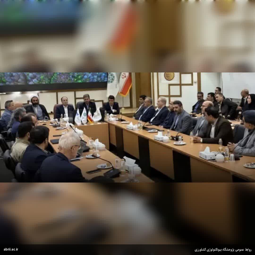 نشست با فعالان عرصه کشاورزی با حضور وزیر جهاد کشاورزی  استاندار اصفهان و نمایندگان مجلس در شهرک علمی وتحقیقاتی اصفهان برگزار شد-img