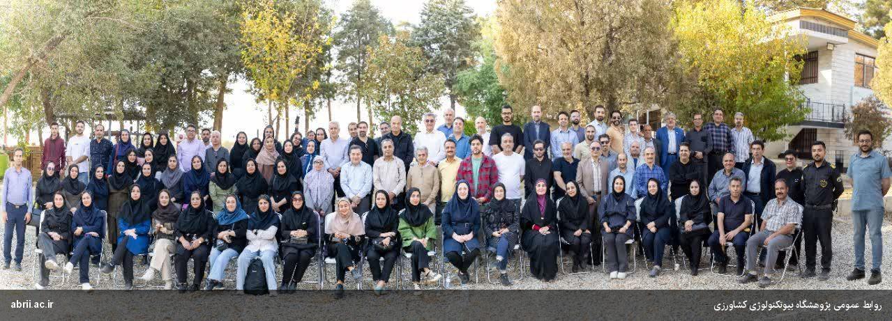 قدردانی از پیشگامان و همکاران در روز مزرعه پژوهشگاه بیوتکنولوژی کشاورزی-img